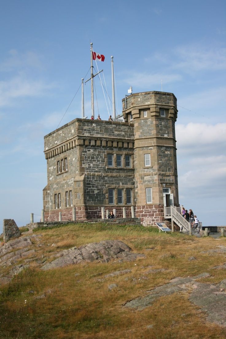 https://mdw-travel-data-us-east-1.s3.amazonaws.com/img/country/Canada/Signal-Hill-National-Historic-Site/img_02.jpg