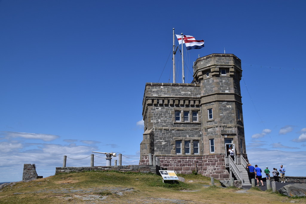 https://mdw-travel-data-us-east-1.s3.amazonaws.com/img/country/Canada/Signal-Hill/img_01.jpg