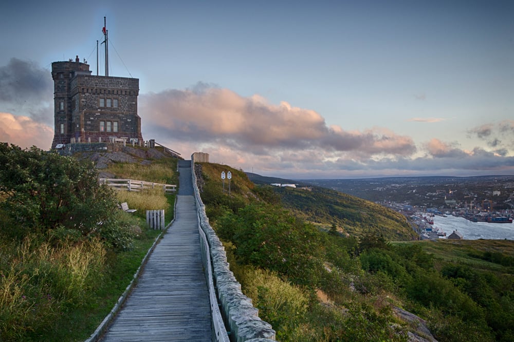 https://mdw-travel-data-us-east-1.s3.amazonaws.com/img/country/Canada/Signal-Hill/img_03.jpg