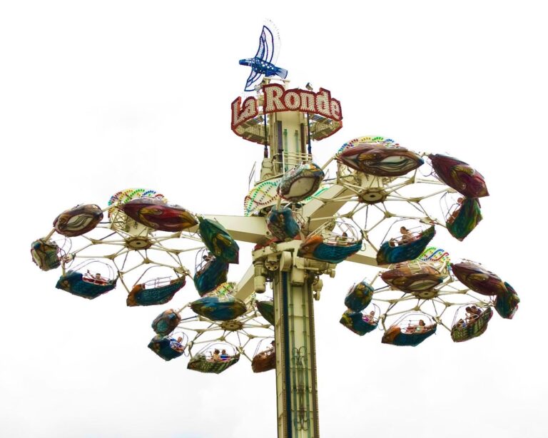 https://mdw-travel-data-us-east-1.s3.amazonaws.com/img/country/Canada/Six-Flags-La-Ronde/img_01.jpg