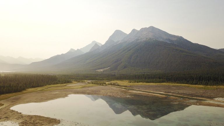 https://mdw-travel-data-us-east-1.s3.amazonaws.com/img/country/Canada/Spray-Valley-Provincial-Park/img_01.jpg