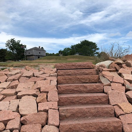 https://mdw-travel-data-us-east-1.s3.amazonaws.com/img/country/Canada/St-Andrews-Blockhouse-National-Historic-Site/img_04.jpg