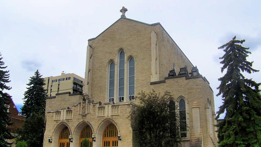 https://mdw-travel-data-us-east-1.s3.amazonaws.com/img/country/Canada/St-Josephs-Basilica/img_02.jpg