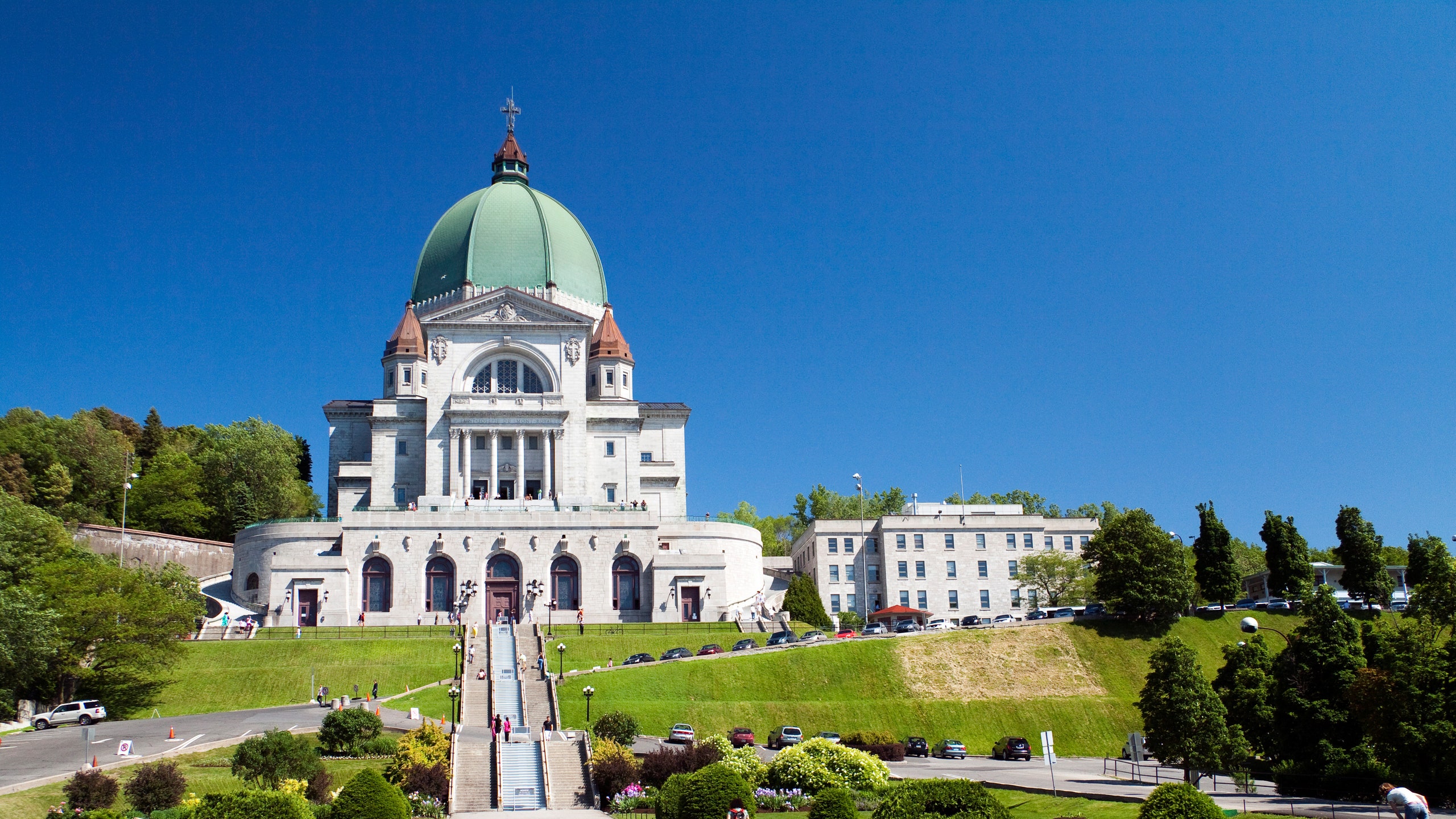 https://mdw-travel-data-us-east-1.s3.amazonaws.com/img/country/Canada/St-Josephs-Basilica/img_04.jpg