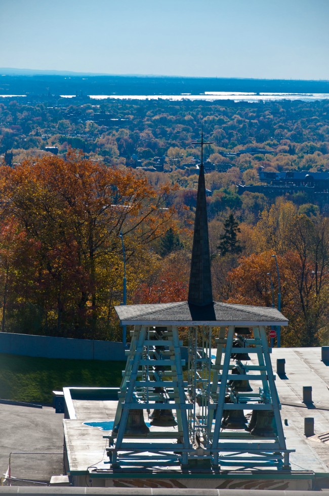 https://mdw-travel-data-us-east-1.s3.amazonaws.com/img/country/Canada/St-Josephs-Oratory-of-Mount-Royal/img_02.jpg