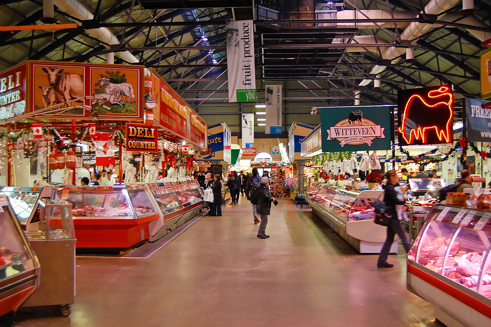 https://mdw-travel-data-us-east-1.s3.amazonaws.com/img/country/Canada/St-Lawrence-Market/img_02.jpg