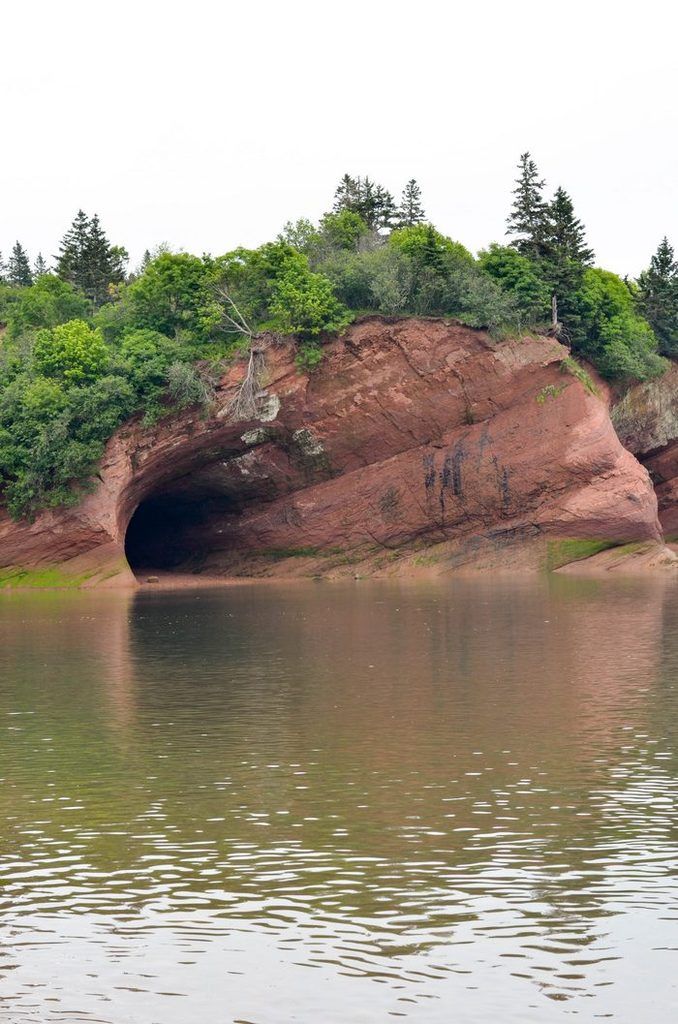 https://mdw-travel-data-us-east-1.s3.amazonaws.com/img/country/Canada/St-Martins-Sea-Caves/img_03.jpg
