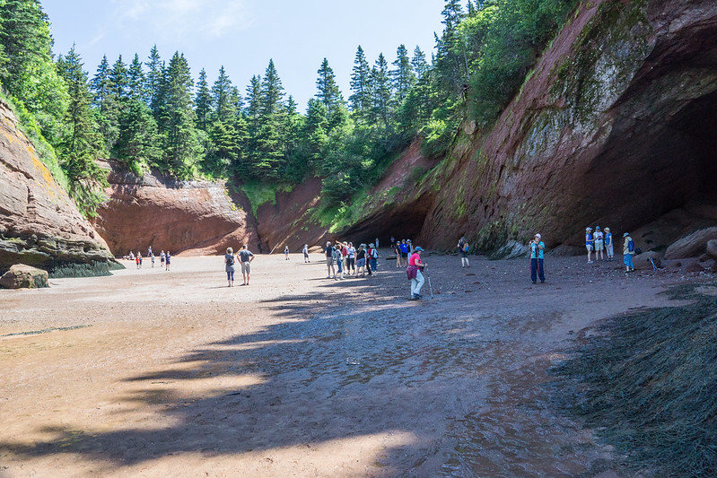 https://mdw-travel-data-us-east-1.s3.amazonaws.com/img/country/Canada/St-Martins-Sea-Caves/img_04.jpg