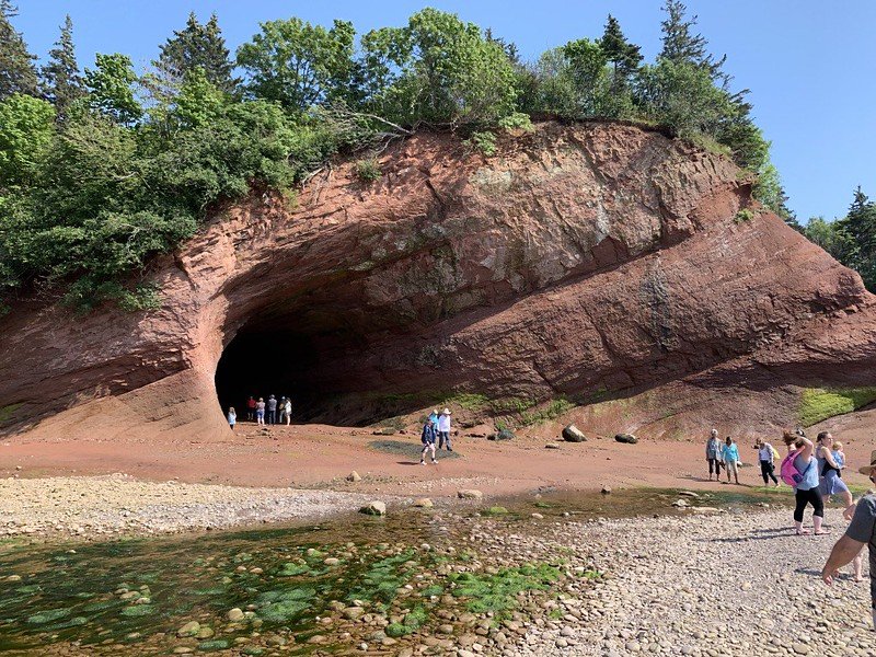 https://mdw-travel-data-us-east-1.s3.amazonaws.com/img/country/Canada/St-Martins-Sea-Caves/img_05.jpg