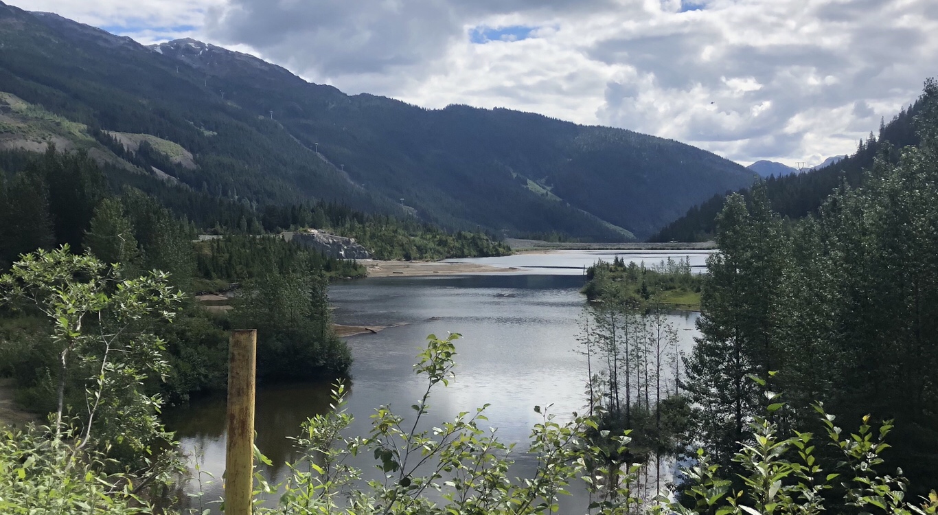 https://mdw-travel-data-us-east-1.s3.amazonaws.com/img/country/Canada/Stewart---Hyder/img_01.jpg
