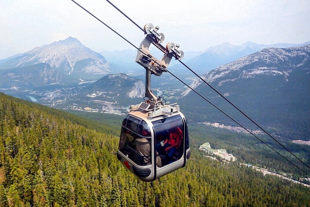 https://mdw-travel-data-us-east-1.s3.amazonaws.com/img/country/Canada/Sulphur-Mountain/img_02.jpg