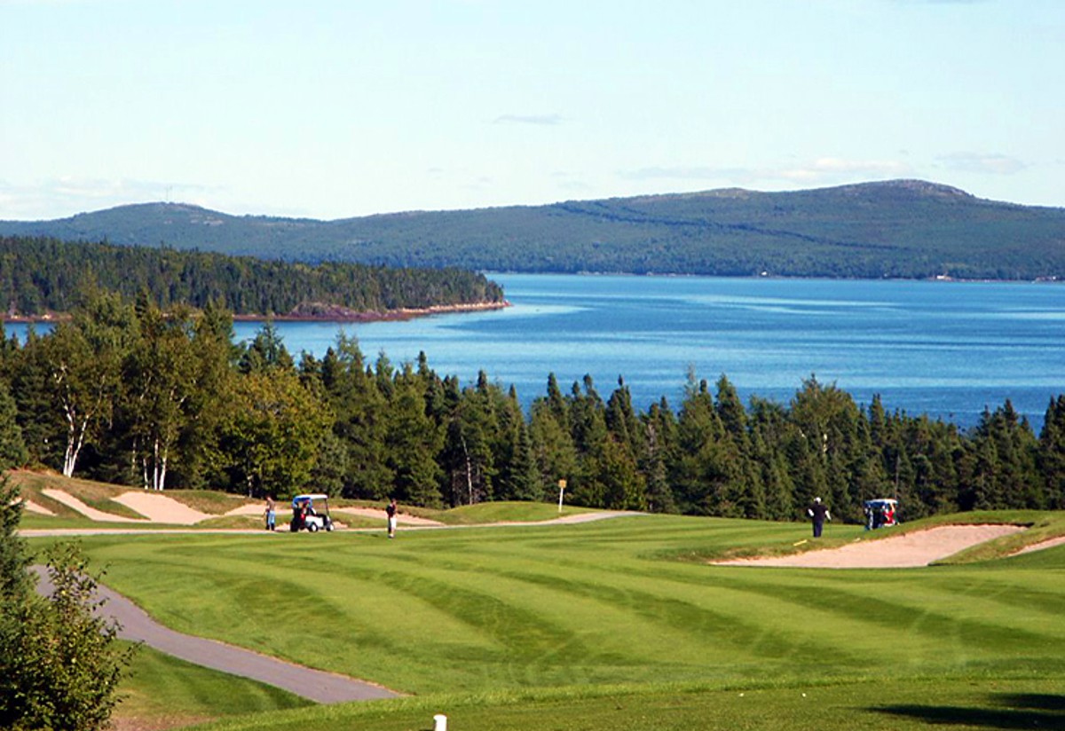 https://mdw-travel-data-us-east-1.s3.amazonaws.com/img/country/Canada/Terra-Nova-Golf-Resort/img_01.jpg