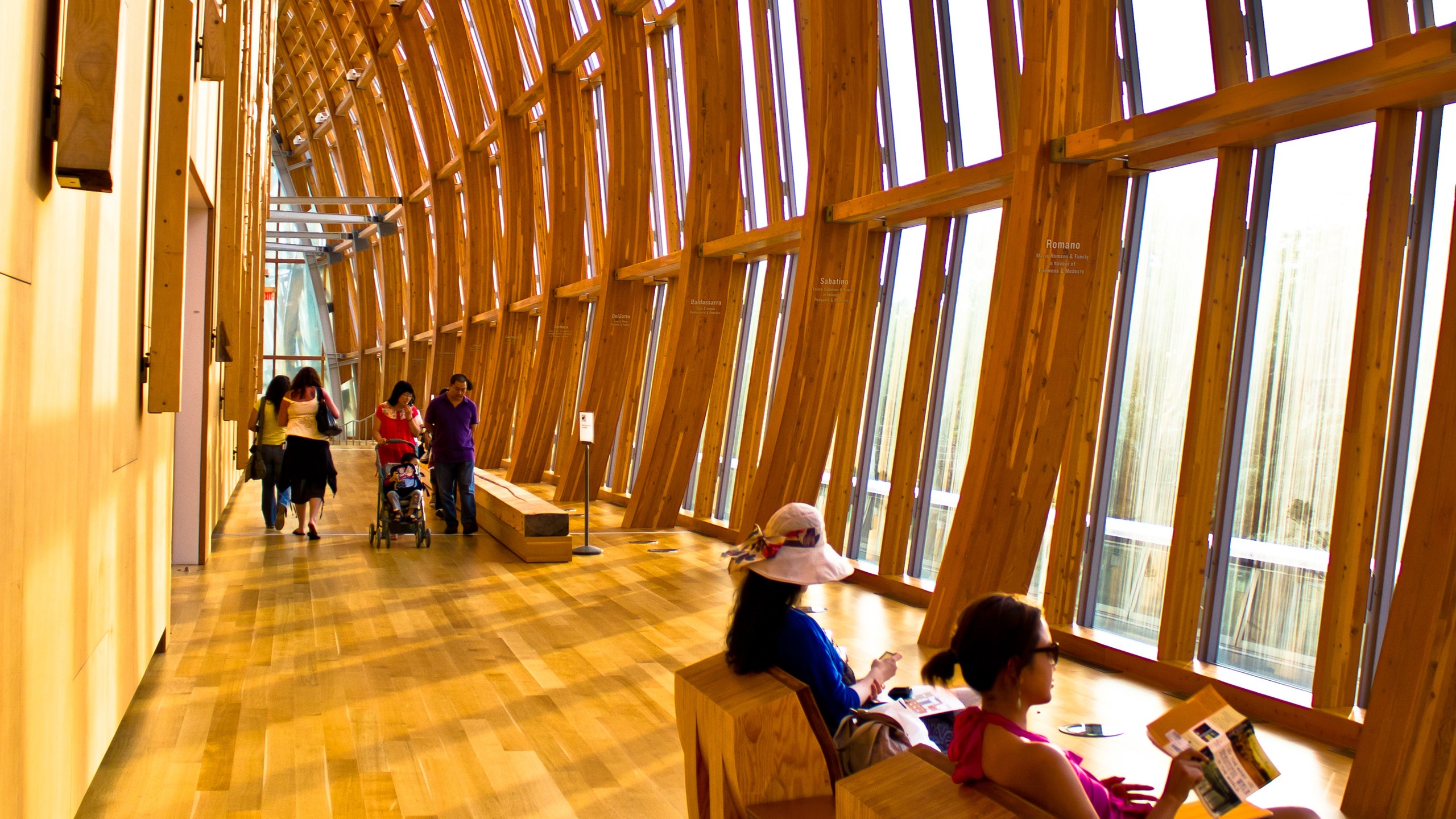 https://mdw-travel-data-us-east-1.s3.amazonaws.com/img/country/Canada/The-AGO-Art-Gallery-of-Ontario/img_03.jpg