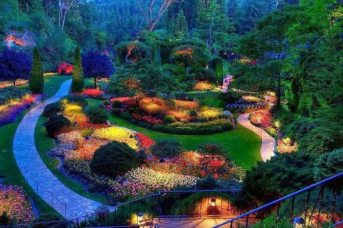 https://mdw-travel-data-us-east-1.s3.amazonaws.com/img/country/Canada/The-Butchart-Gardens/img_01.jpg