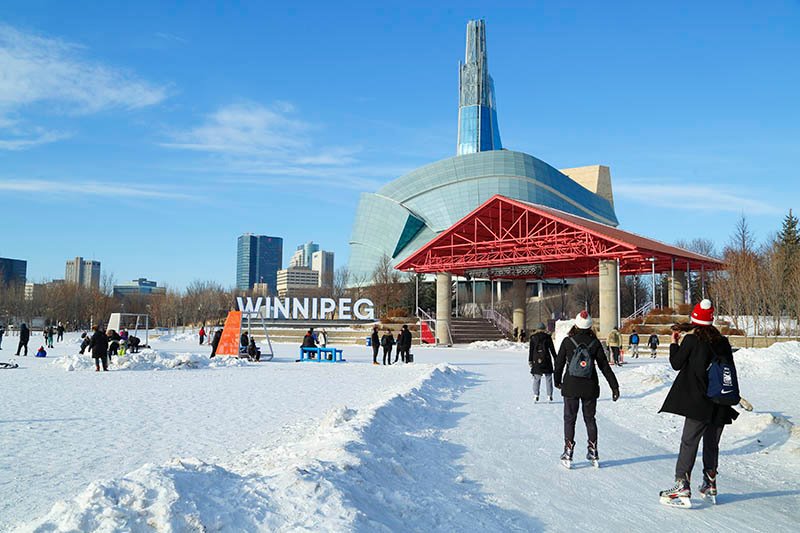 https://mdw-travel-data-us-east-1.s3.amazonaws.com/img/country/Canada/The-Forks/img_01.jpg