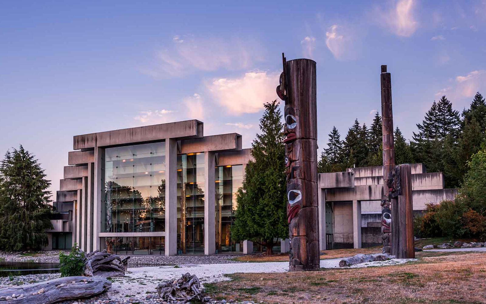 https://mdw-travel-data-us-east-1.s3.amazonaws.com/img/country/Canada/The-Museum-of-Anthropology-at-UBC/img_02.jpg