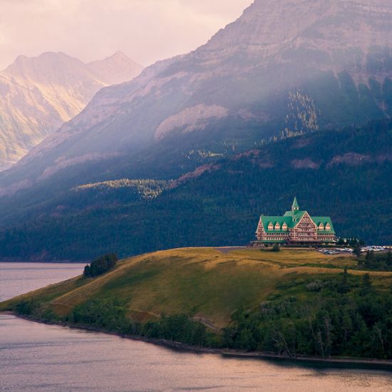 https://mdw-travel-data-us-east-1.s3.amazonaws.com/img/country/Canada/The-Prince-of-Wales-Northern-Heritage-Centre/img_01.jpg
