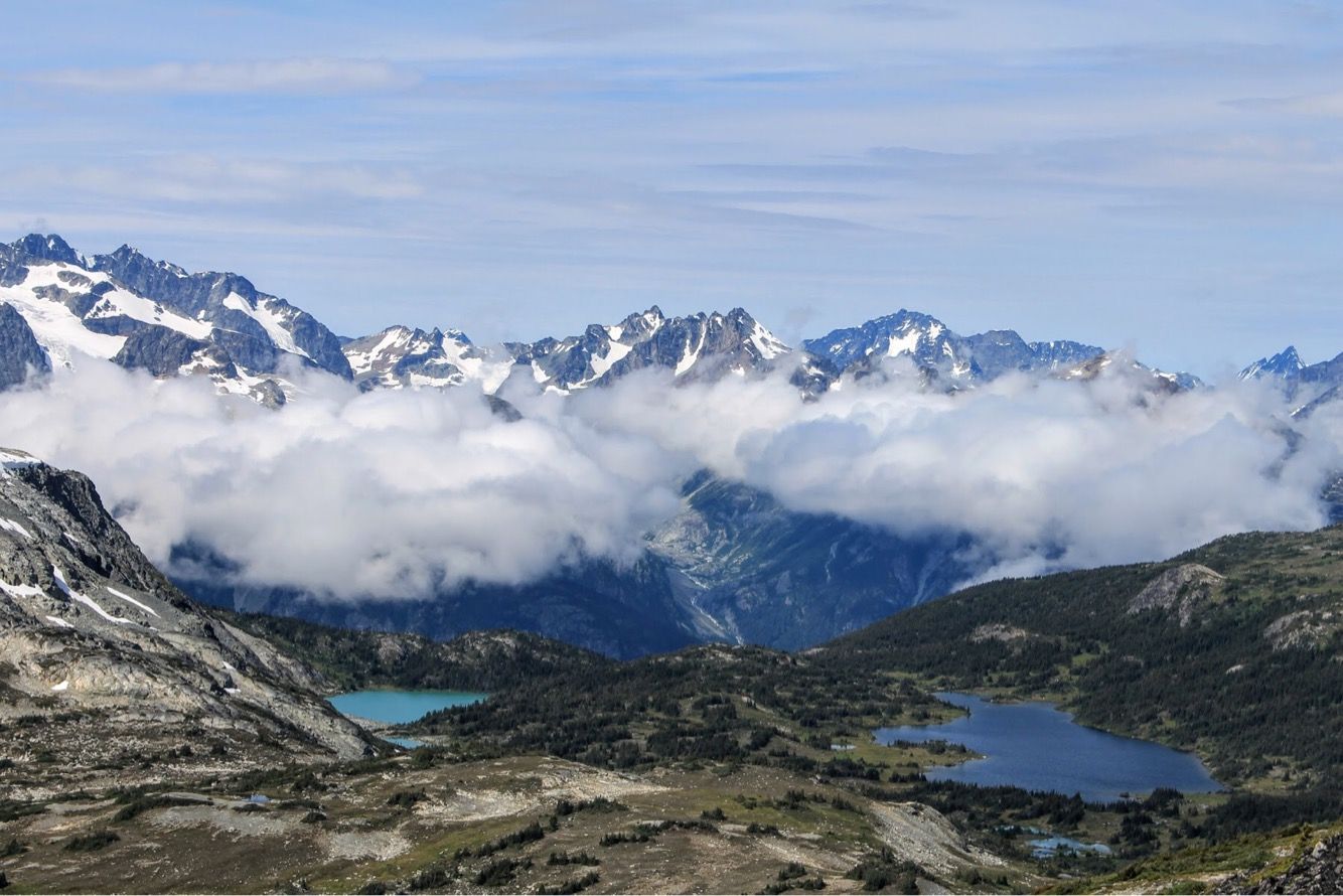 https://mdw-travel-data-us-east-1.s3.amazonaws.com/img/country/Canada/Tweedsmuir-South-Provincial-Park/img_05.jpg