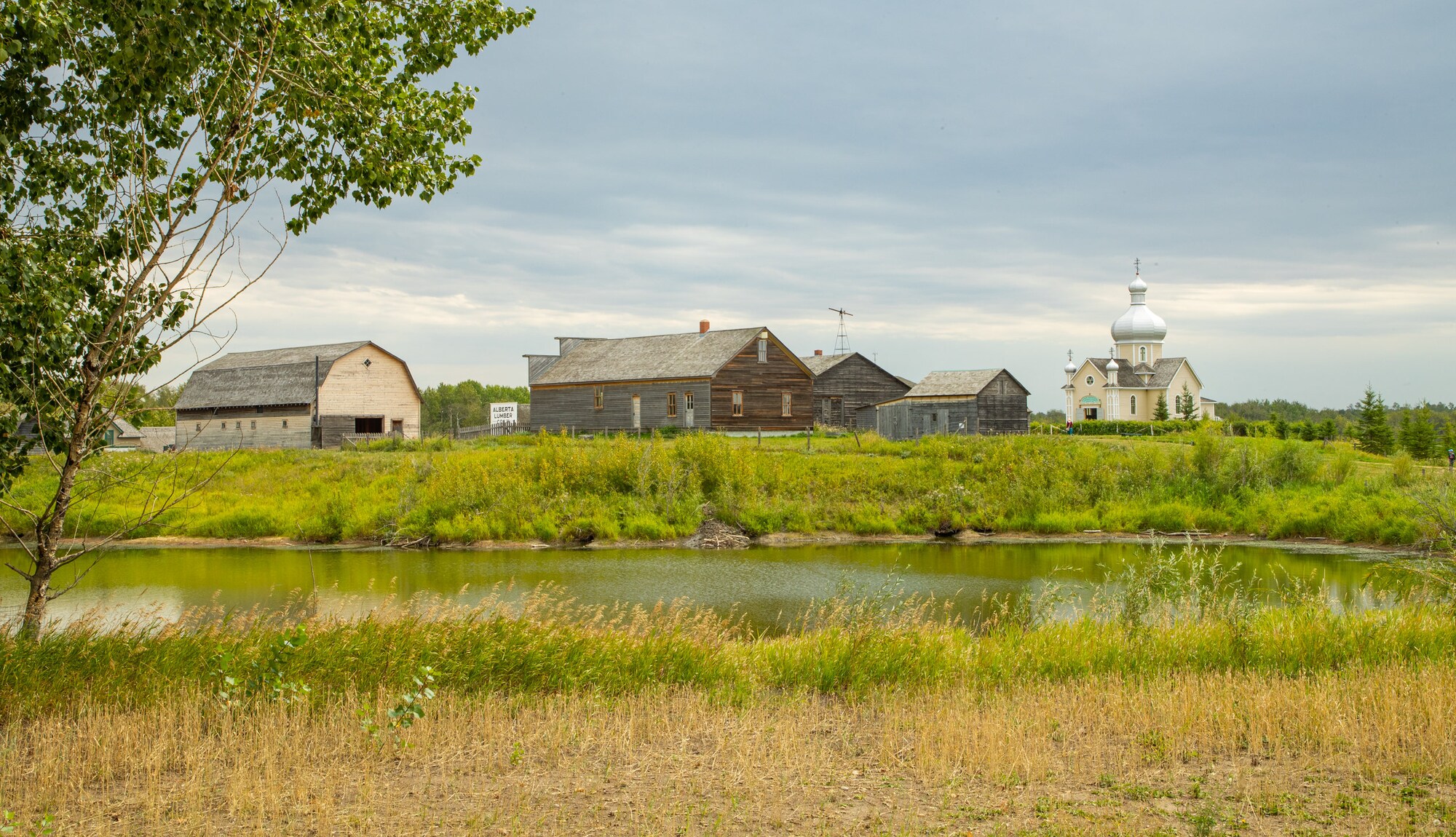 https://mdw-travel-data-us-east-1.s3.amazonaws.com/img/country/Canada/Ukrainian-Cultural-Heritage-Village/img_02.jpg