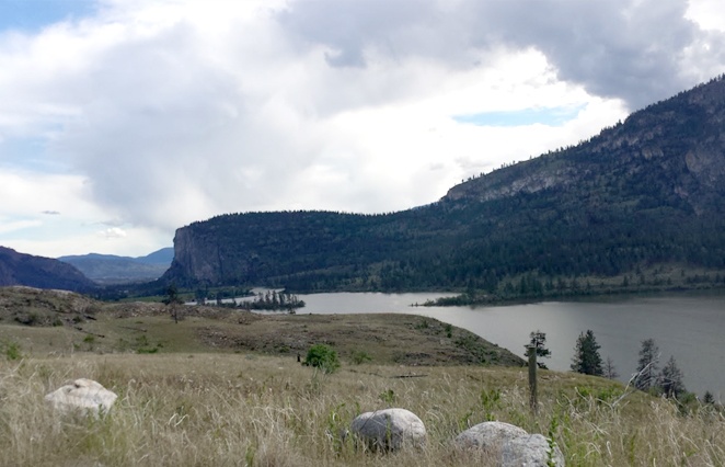 https://mdw-travel-data-us-east-1.s3.amazonaws.com/img/country/Canada/Vaseux-Lake-Provincial-Park/img_05.jpg