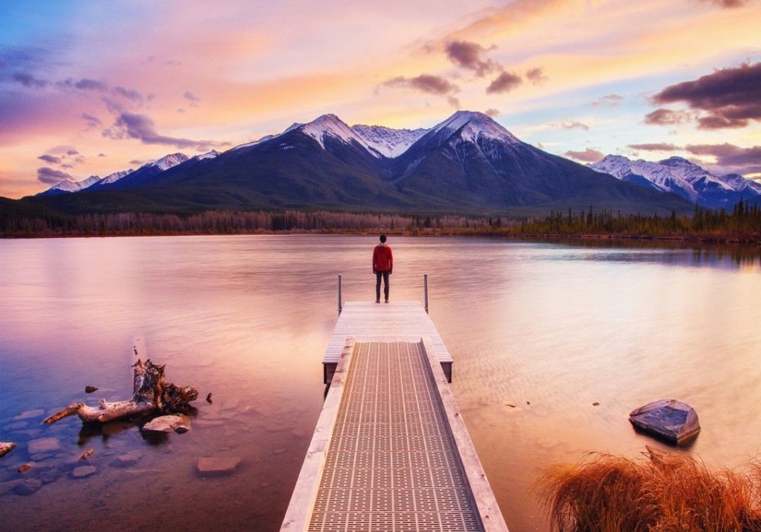 https://mdw-travel-data-us-east-1.s3.amazonaws.com/img/country/Canada/Vermilion-Lakes-Drive/img_00.jpg