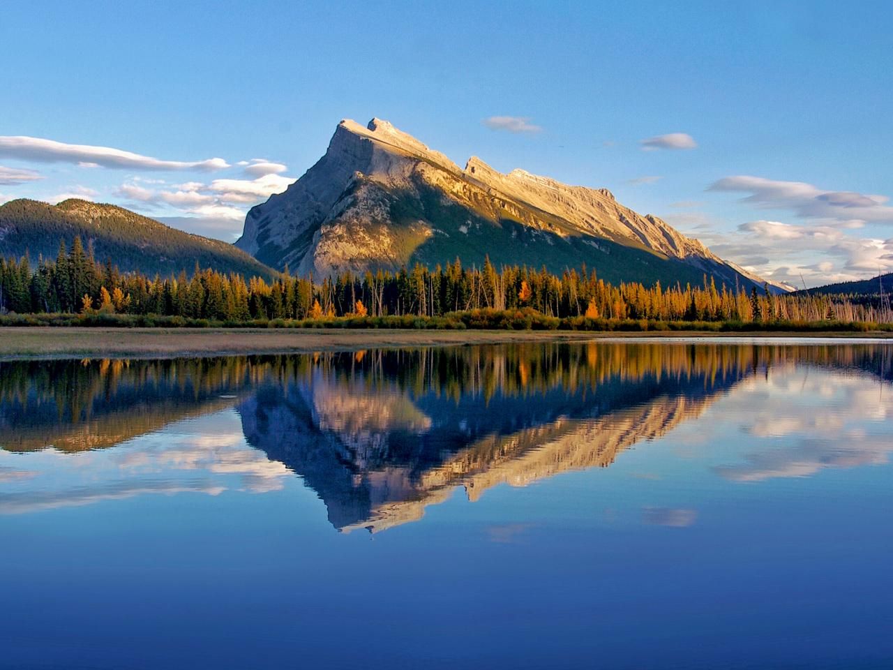 https://mdw-travel-data-us-east-1.s3.amazonaws.com/img/country/Canada/Vermilion-Lakes/img_01.jpg