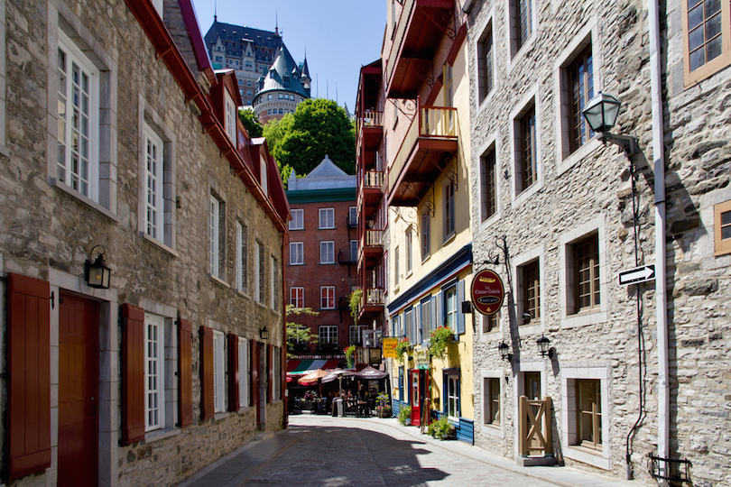 https://mdw-travel-data-us-east-1.s3.amazonaws.com/img/country/Canada/Vieux-Quebec/img_03.jpg