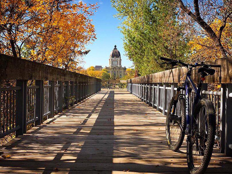 https://mdw-travel-data-us-east-1.s3.amazonaws.com/img/country/Canada/Wascana-Centre/img_02.jpg