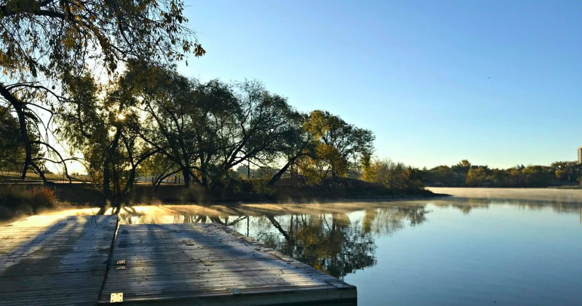 https://mdw-travel-data-us-east-1.s3.amazonaws.com/img/country/Canada/Wascana-Marina/img_01.jpg