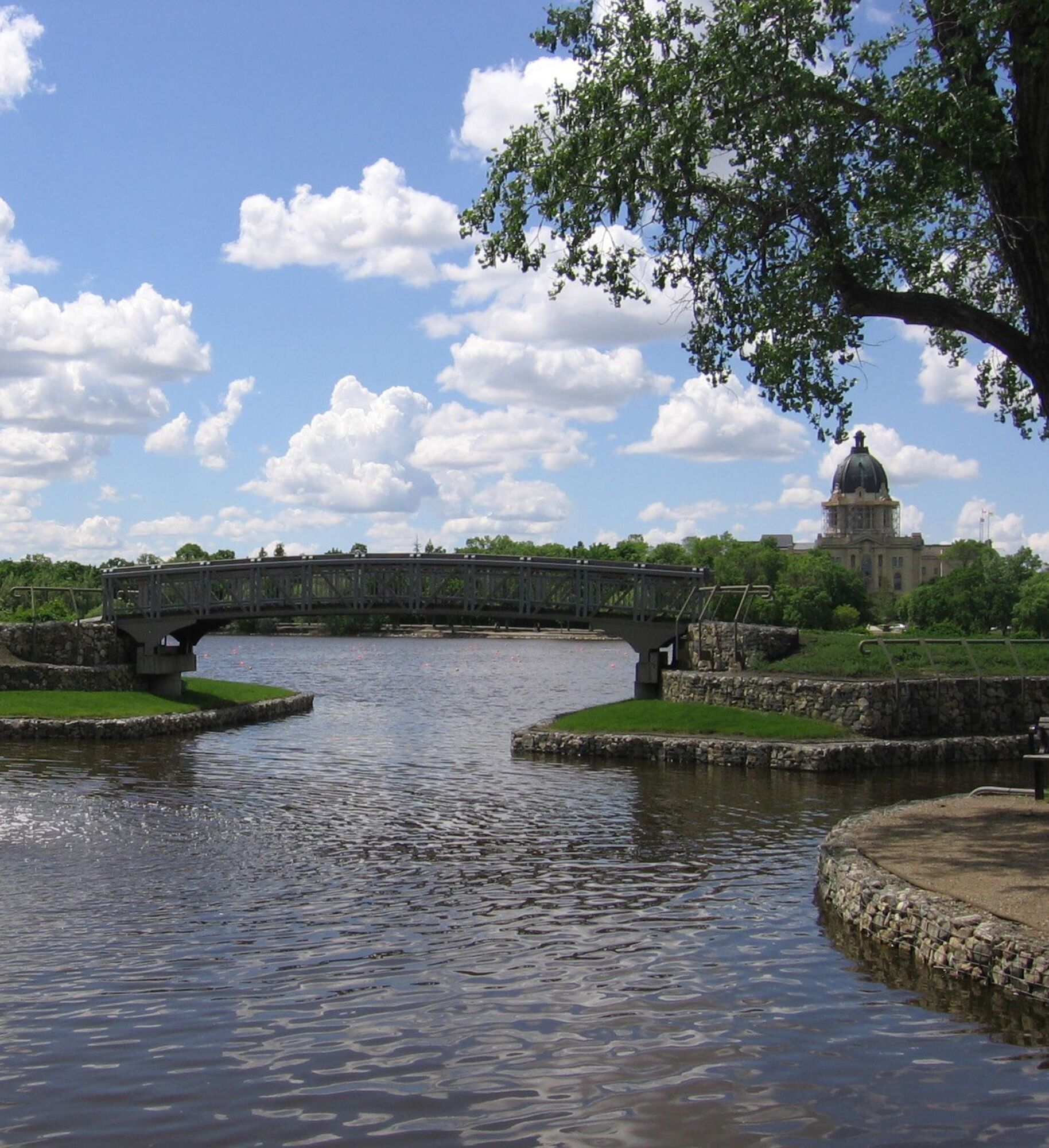 https://mdw-travel-data-us-east-1.s3.amazonaws.com/img/country/Canada/Wascana-Marina/img_02.jpg