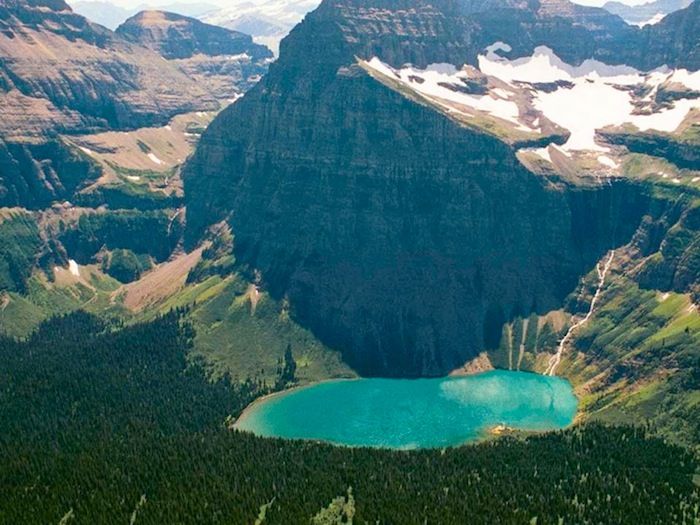 https://mdw-travel-data-us-east-1.s3.amazonaws.com/img/country/Canada/Waterton-Glacier-International-Peace-Park/img_01.jpg