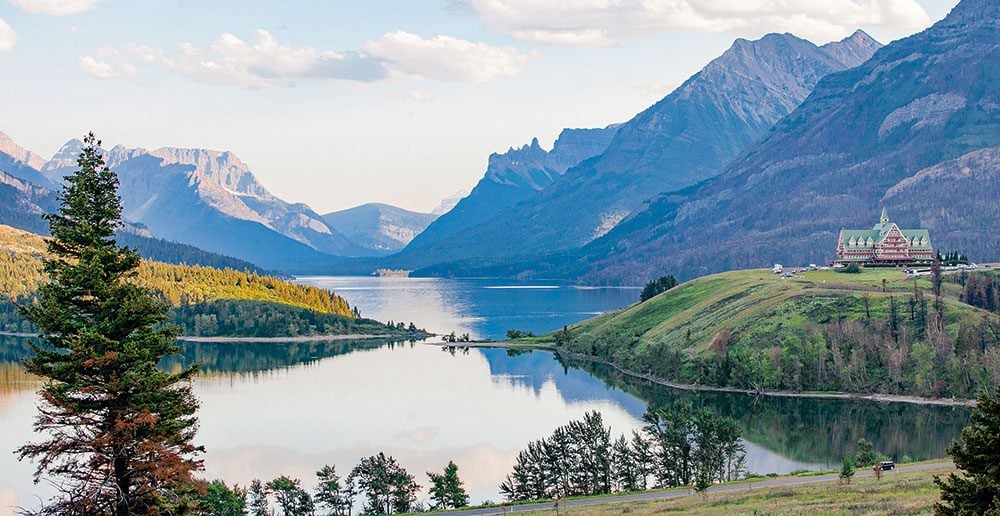 https://mdw-travel-data-us-east-1.s3.amazonaws.com/img/country/Canada/Waterton-Lakes-National-Park/img_05.jpg
