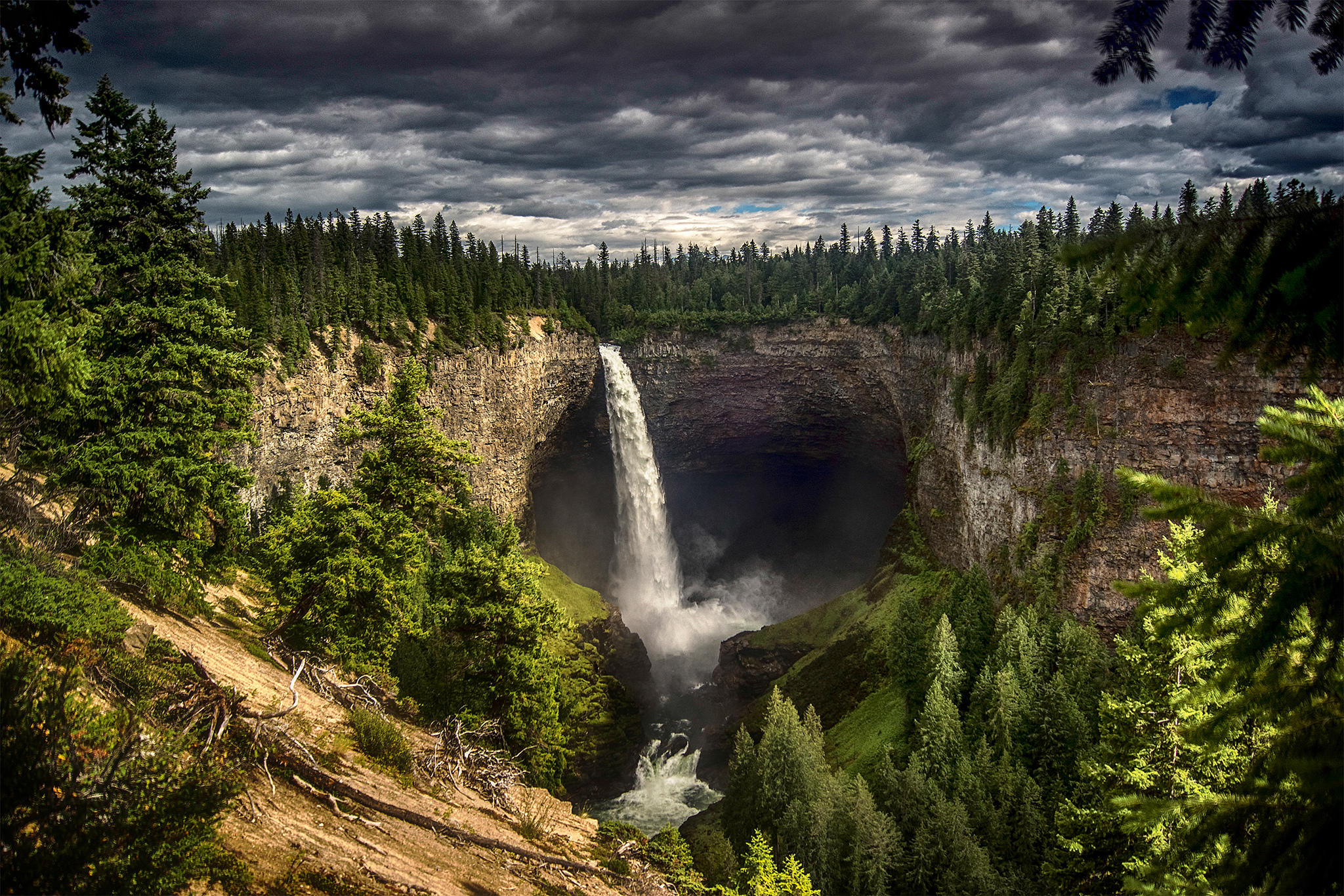 https://mdw-travel-data-us-east-1.s3.amazonaws.com/img/country/Canada/Wells-Gray-Provincial-Park/img_05.jpg