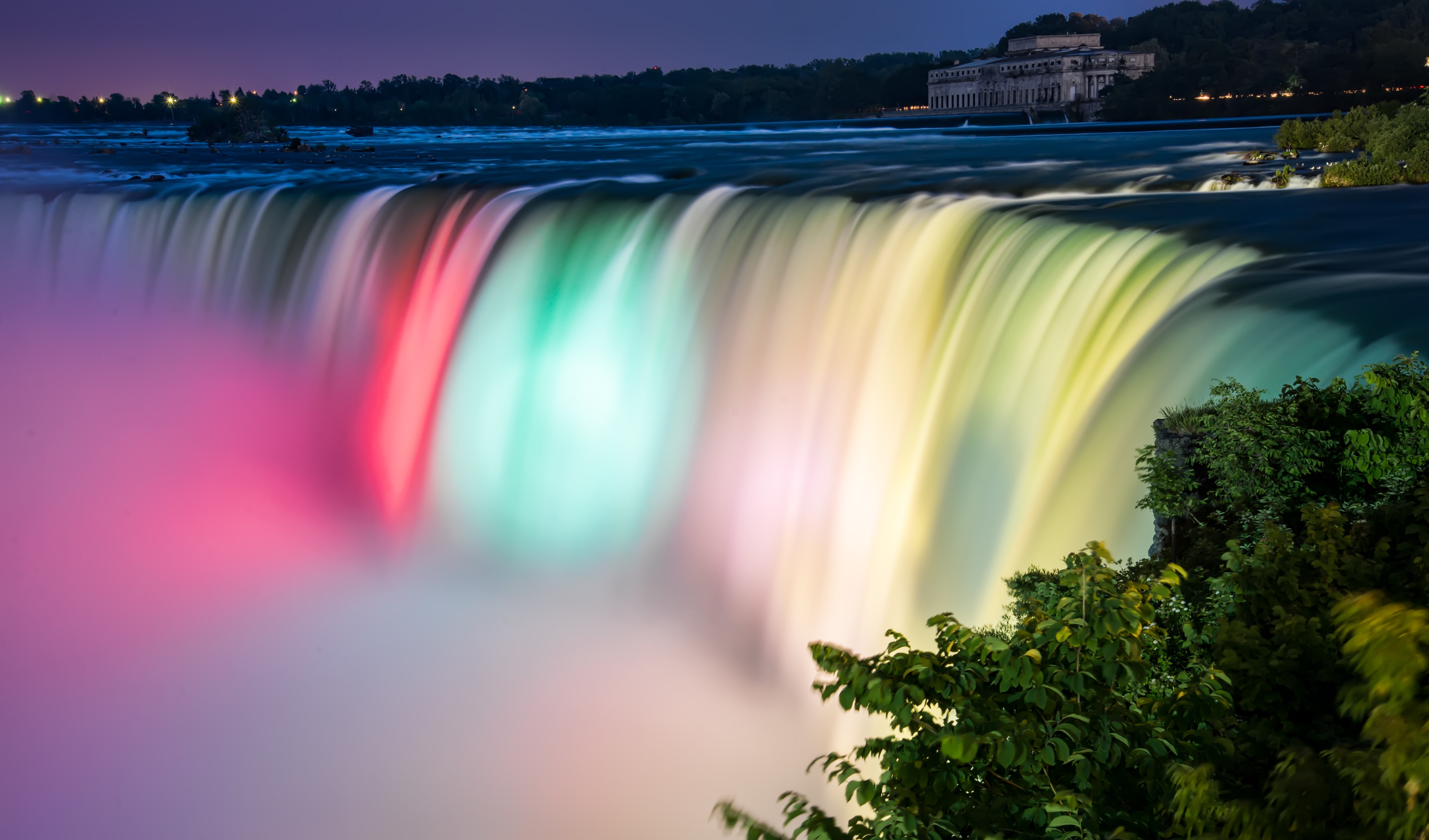 https://mdw-travel-data-us-east-1.s3.amazonaws.com/img/country/Canada/Wells/img_01.jpg