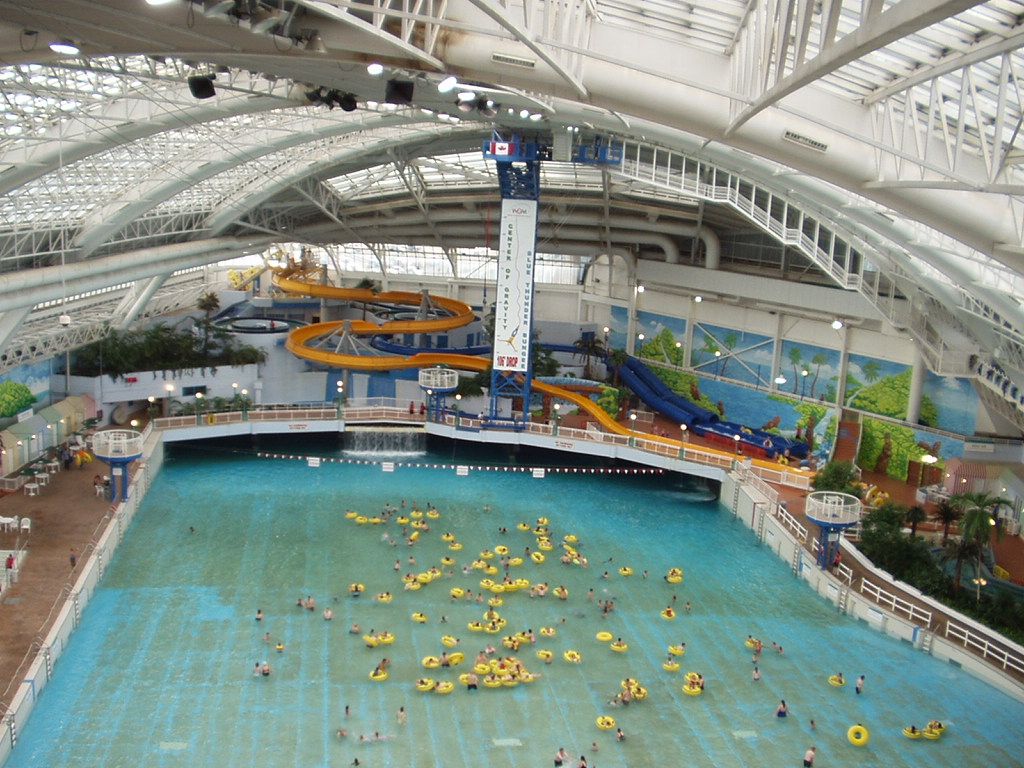 https://mdw-travel-data-us-east-1.s3.amazonaws.com/img/country/Canada/West-Edmonton-Mall-Waterpark/img_01.jpg
