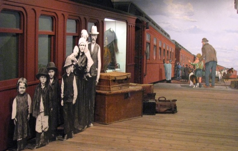 https://mdw-travel-data-us-east-1.s3.amazonaws.com/img/country/Canada/Western-Terminus-of-the-Yorkton-Canora-Railway/img_01.jpg