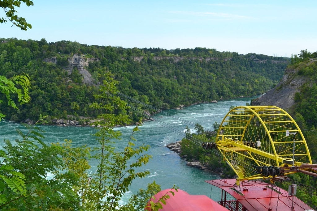 https://mdw-travel-data-us-east-1.s3.amazonaws.com/img/country/Canada/Whirlpool-Aero-Car/img_03.jpg