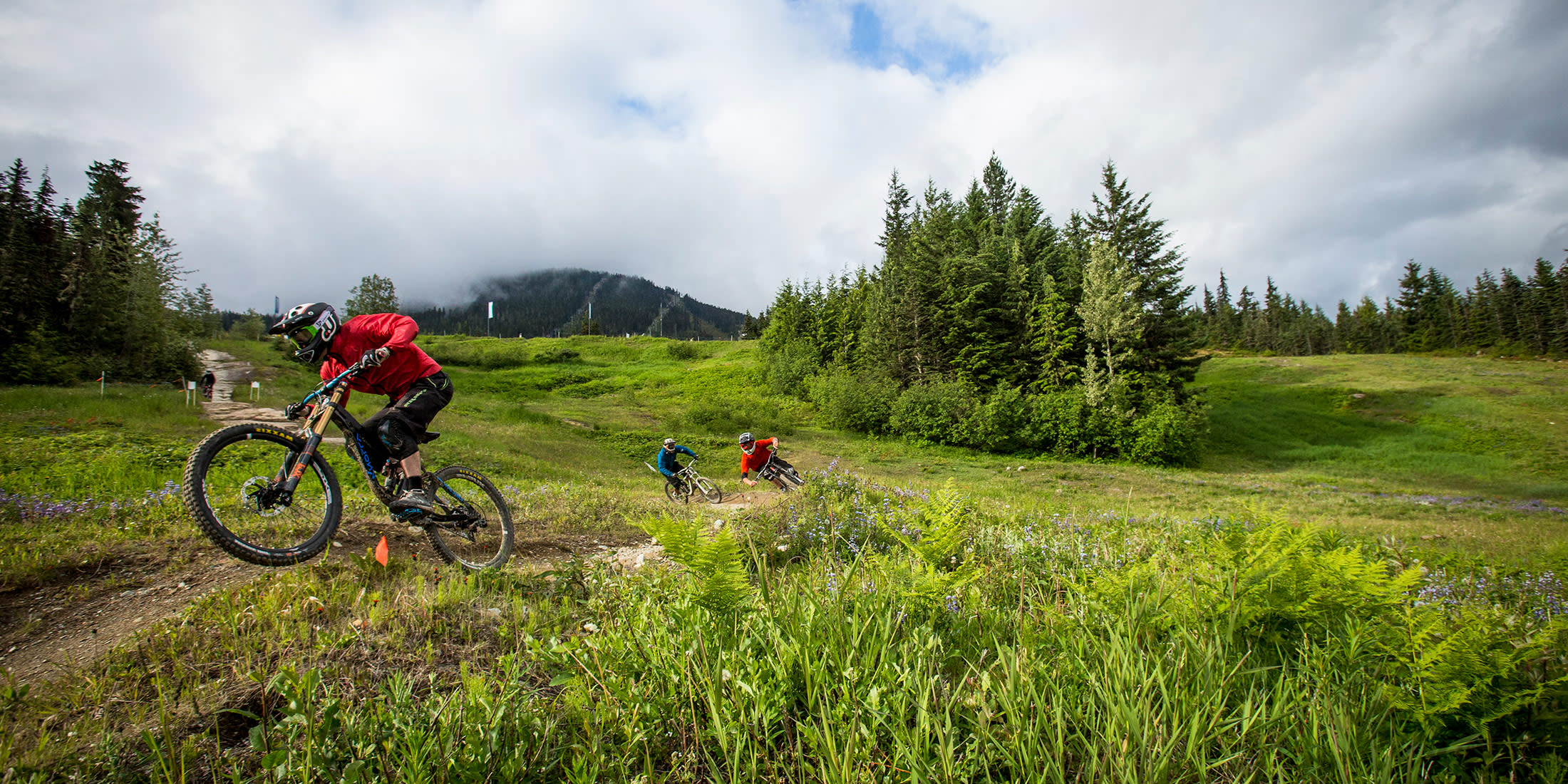 https://mdw-travel-data-us-east-1.s3.amazonaws.com/img/country/Canada/Whistler-Mountain-Bike-Park/img_02.jpg