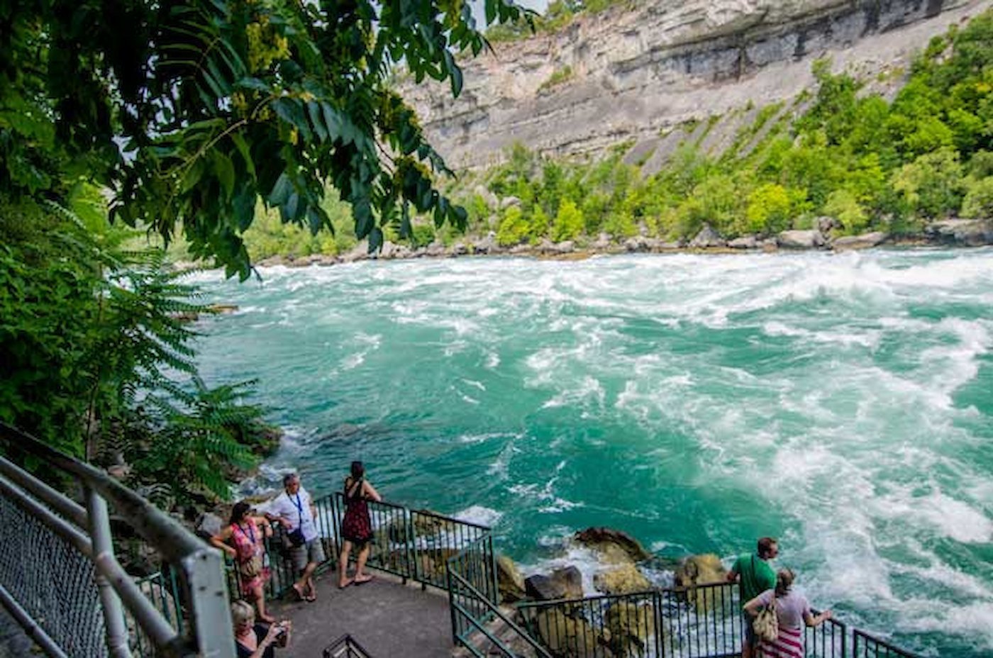 https://mdw-travel-data-us-east-1.s3.amazonaws.com/img/country/Canada/White-Water-Walk/img_01.jpg