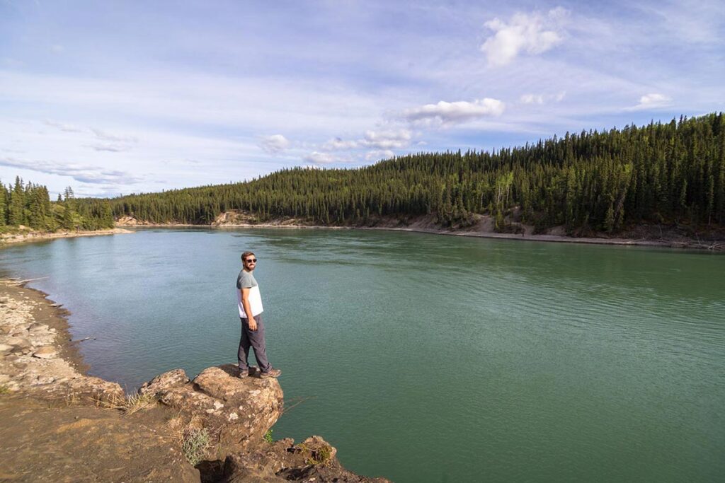 https://mdw-travel-data-us-east-1.s3.amazonaws.com/img/country/Canada/Whitehorse/img_01.jpg