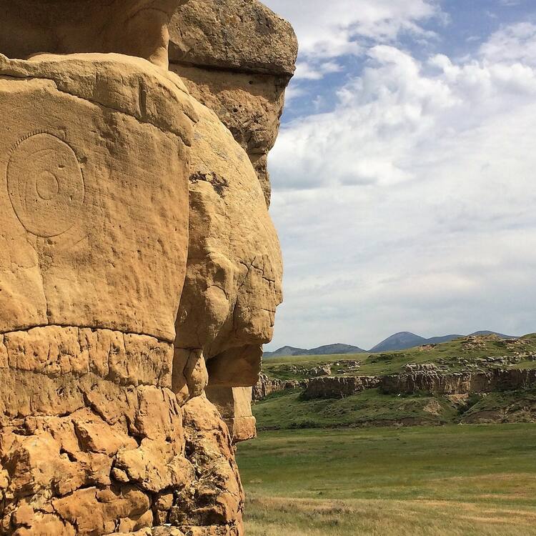 https://mdw-travel-data-us-east-1.s3.amazonaws.com/img/country/Canada/Writing-On-Stone/Aisinaipi-Provincial-Park/img_05.jpg