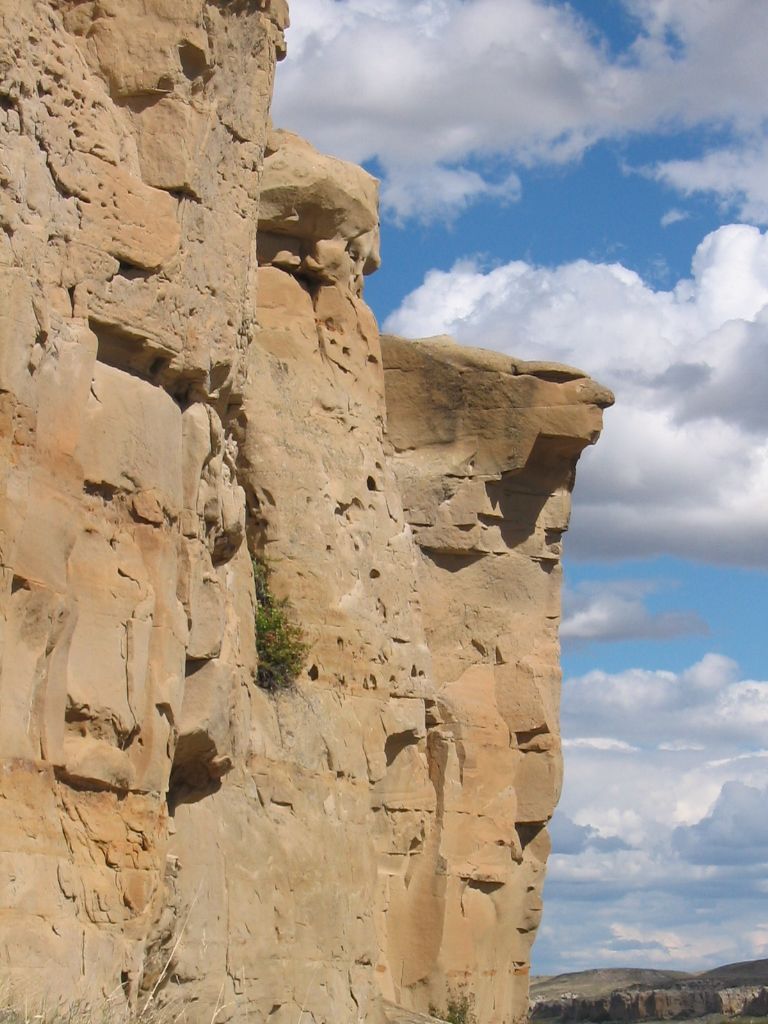 https://mdw-travel-data-us-east-1.s3.amazonaws.com/img/country/Canada/Writing-on-Stone-Provincial-Park/img_02.jpg