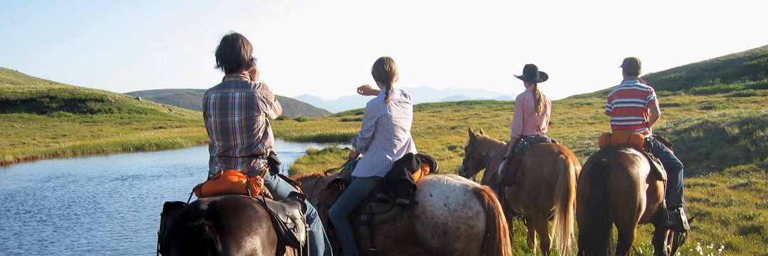 https://mdw-travel-data-us-east-1.s3.amazonaws.com/img/country/Canada/Yukon-Horsepacking-Adventures/img_03.jpg