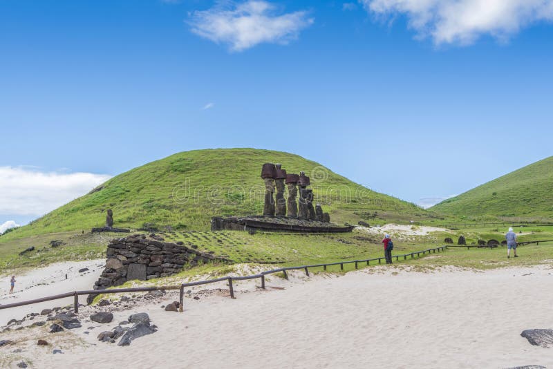https://mdw-travel-data-us-east-1.s3.amazonaws.com/img/country/Chile/Ahu-Nau-Nau/img_01.jpg