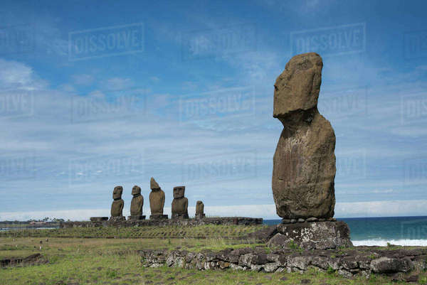 https://mdw-travel-data-us-east-1.s3.amazonaws.com/img/country/Chile/Ahu-Vai-Uri/img_02.jpg