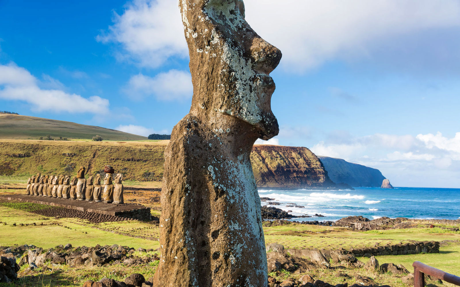 https://mdw-travel-data-us-east-1.s3.amazonaws.com/img/country/Chile/Anakena-Beach/img_01.jpg