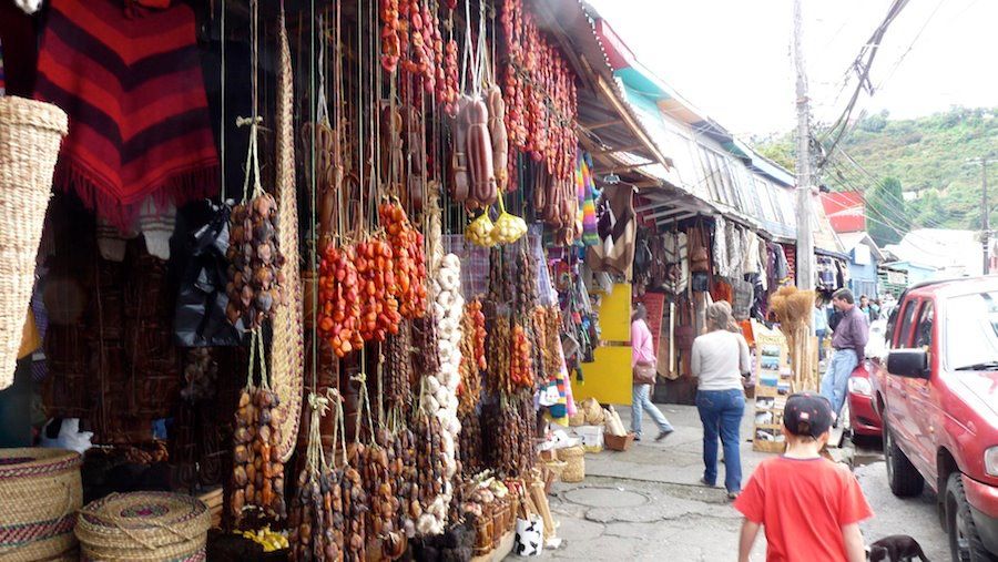 https://mdw-travel-data-us-east-1.s3.amazonaws.com/img/country/Chile/Angelmo-Market/img_02.jpg