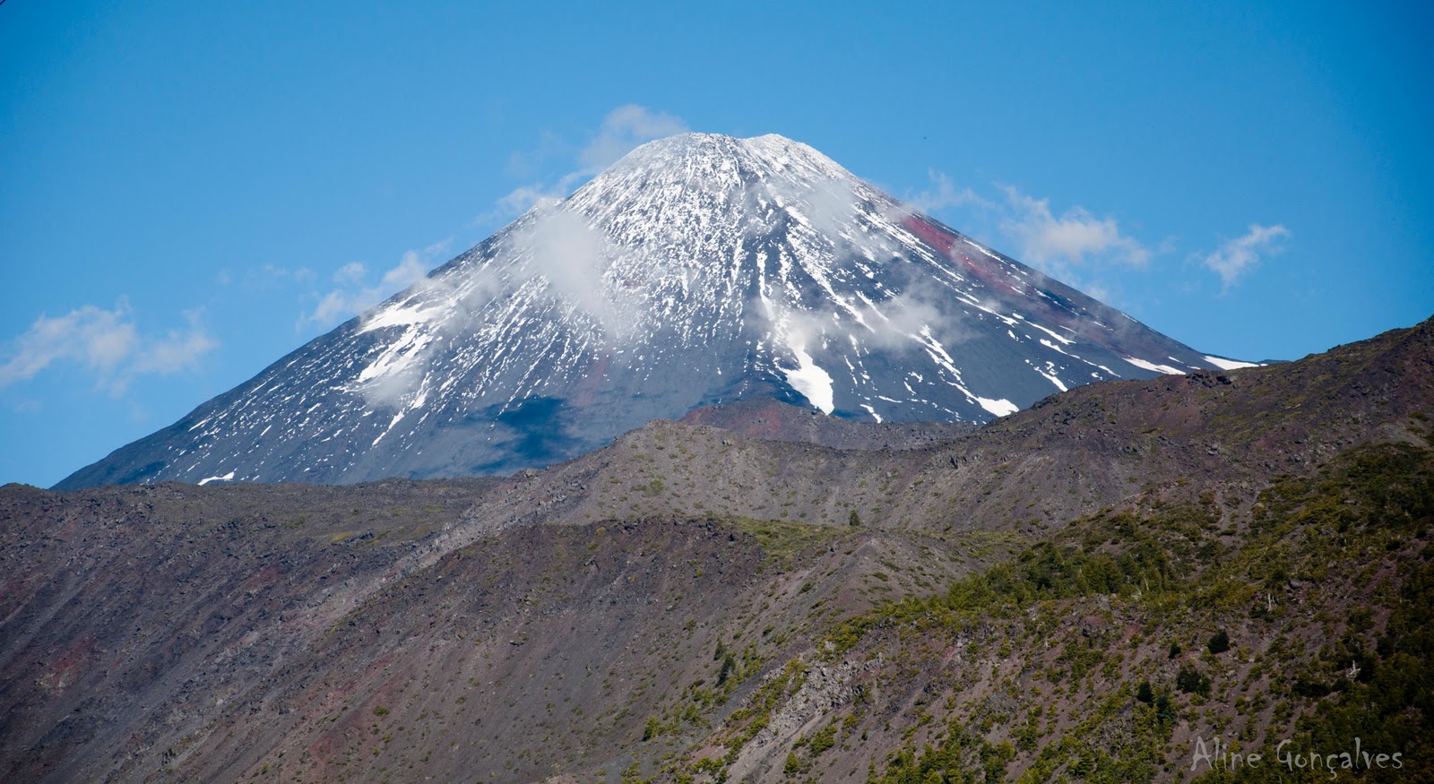 https://mdw-travel-data-us-east-1.s3.amazonaws.com/img/country/Chile/Antuco-Volcano/img_01.jpg
