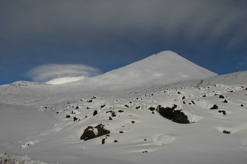 https://mdw-travel-data-us-east-1.s3.amazonaws.com/img/country/Chile/Antuco-Volcano/img_02.jpg