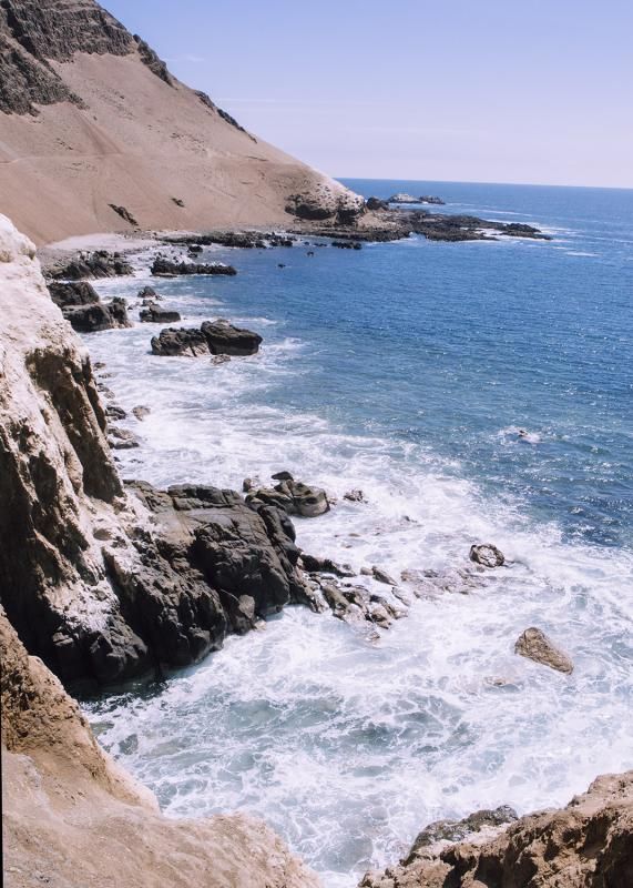 https://mdw-travel-data-us-east-1.s3.amazonaws.com/img/country/Chile/Anzota-Beach/img_01.jpg
